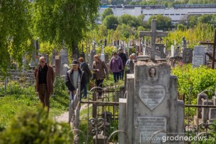 Церковь рекомендует верующим воздержаться от посещения кладбищ на Радоницу
