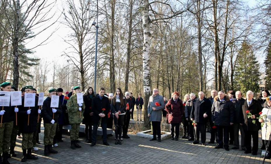 «Память невозможно уничтожить». В Гродно прошел митинг-реквием, приуроченный к годовщине трагедии в Хатыни