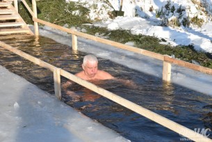 И мороз не страшен! Крещенские купания прошли в Волковысском районе
