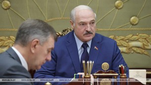 Лукашэнка запатрабаваў не дапусціць спаду ў прамысловасці і папярэдзіў працуючых на Захад шпіёнаў
