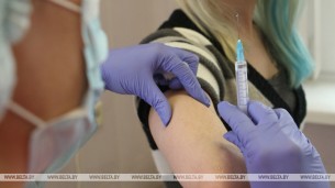 Больш за 2 млн беларусаў прайшлі поўны курс вакцынацыі супраць COVID-19
